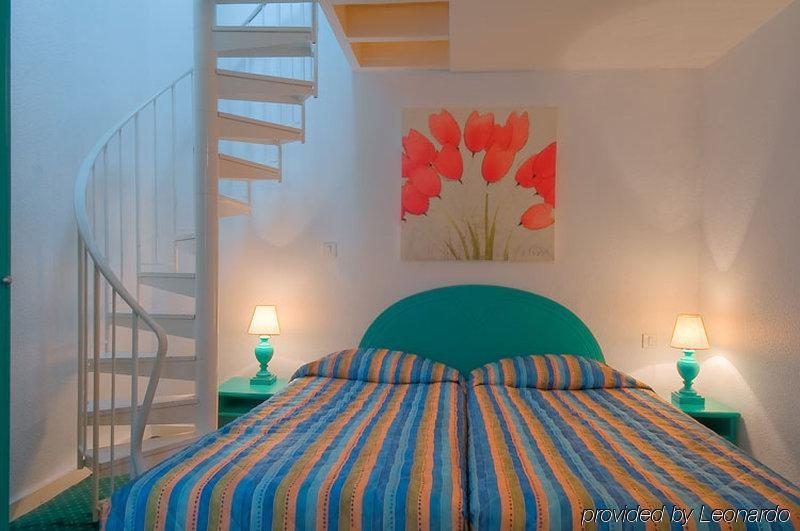 Croix De Malte Hotel Párizs Szoba fotó